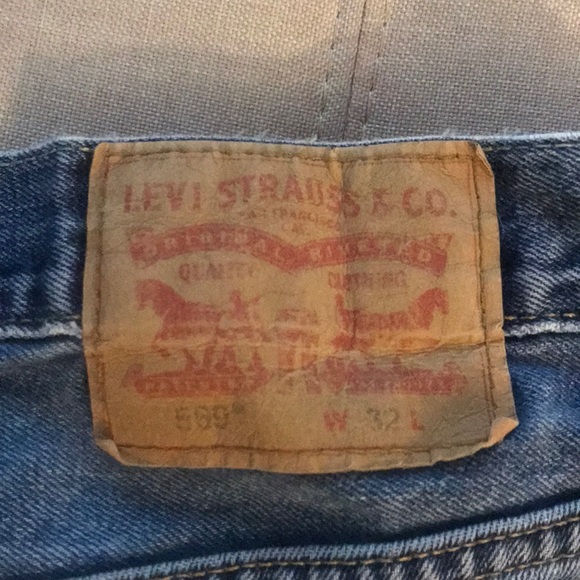 Levi Denim Shorts - Picture 3 of 4